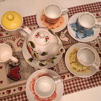 Teiera + 4 tazzine e piattini + Zuccheria e tazzin