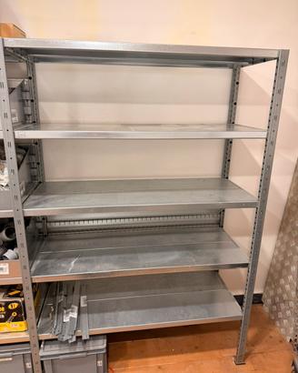 Scaffale metallico