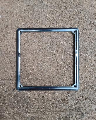 Cornice targa metallo.