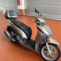 Honda sh 350 con passaggio