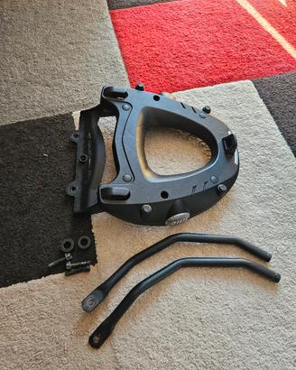 Supporto / attacco bauletto Givi Suzuki GSR 600