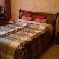 letto in legno massiccio e ferro battuto