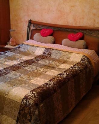 letto in legno massiccio e ferro battuto