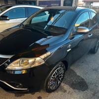 Lancia Ypsilon 1.3 MTJ 95 CAVALLI Mya FULL ENTRA