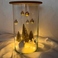 Lanterna in vetro con decorazione natalizia