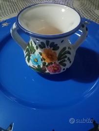 brocca in ceramica piccola. 