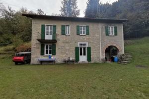 Baita con prati a Torno raggiungibile in jeep