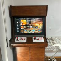 Cabinato in legno con tv 32”, giochi vintage