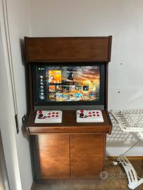 Cabinato in legno con tv 32”, giochi vintage