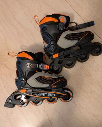 Roller con protezioni e casco