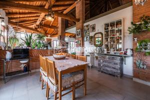 Porzione di Casale Ristrutturato con Ampio Giardin