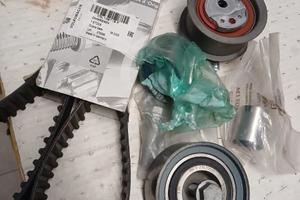 Audi A4 Q5 Q3 kit cinghia dentata e cuscinetti