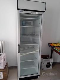 Frigo acciaio e vetrina frizer