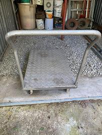 Carrello in ferro 4 ruote