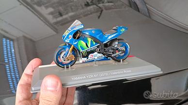 Moto yamaha yzr m1 2015 valentino rossi MotoGP
