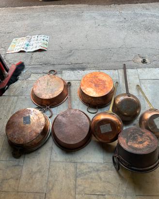 Set di pentole e pentoloni in rame
