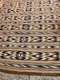 Grande tappeto artigianale (Nule).