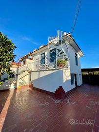 Villa bifamiliare Baia Felice