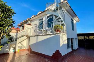 Villa bifamiliare Baia Felice