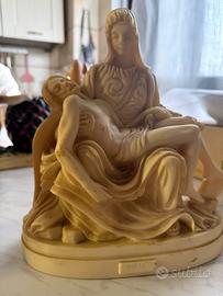 Statua di PIETÀ IN MARMO