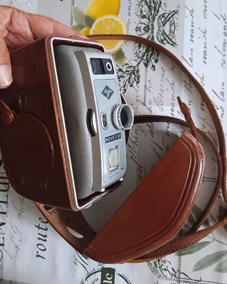 Cinepresa Agfa meccanica a corda con custodia 