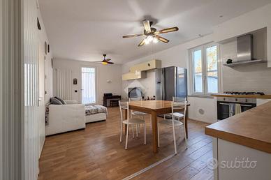 CASA SEMINDIPENDENTE A SANTO STEFANO DI MAGRA