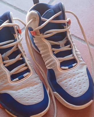Scarpe basket n. 35