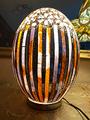 Elegante alta lampada ad uovo con mosaico