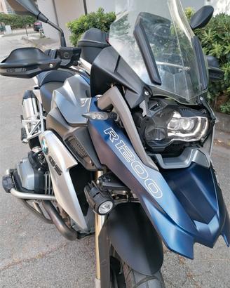 Bmw R1200GS con accessori 