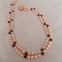 Collana con perle d'acqua dolce e granati vintage