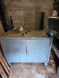 Banco da lavoro in lamiera zincata