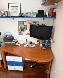 Scrivania con piano estraibile in legno