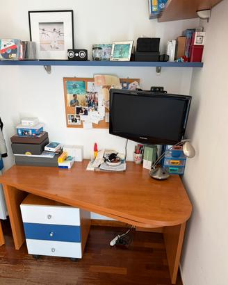 Scrivania con piano estraibile in legno