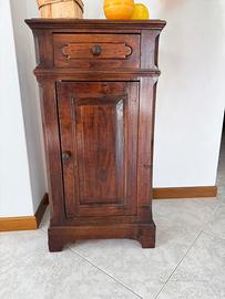 Comodino d’epoca in legno