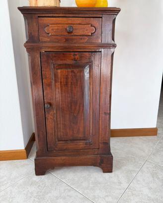 Comodino d’epoca in legno