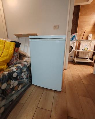 Frigo piccolo funzionante 