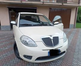 Lancia Ypsilon 1.2 adatta a Neopatentati