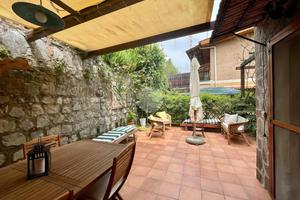 VILLA A SCHIERA A SAN GIOVANNI A PIRO