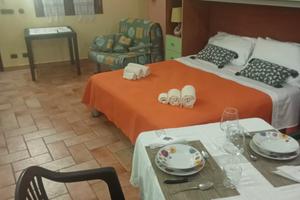 Comodo monolocale con spazi est. e posto macchina