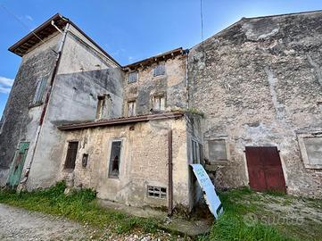 CASA SEMINDIPENDENTE A VALEGGIO SUL MINCIO