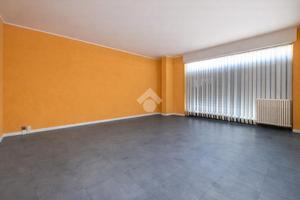 NEGOZIO A COSTA DI MEZZATE