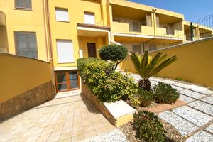 Villa multi livelli con ampio giardino