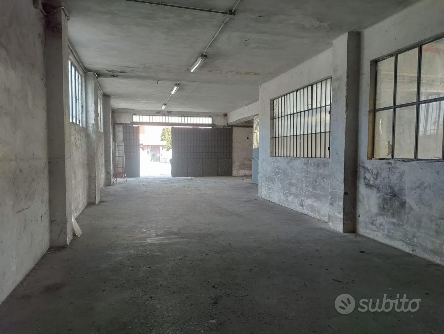 CAPANNONI CON CASA PRIVATA E TERRENO DI PERTINENZA - Altro