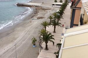 Luminoso attico frontemare