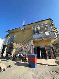 Qualiano soluzione indipendente da ristrutturare