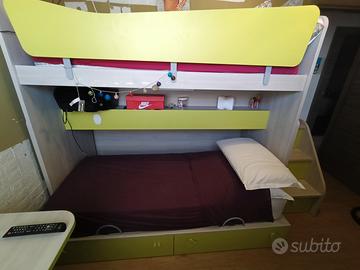 Letto a ponte con mobile scala.