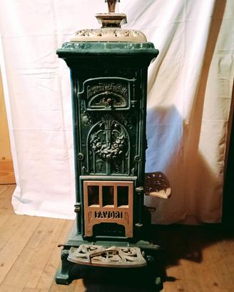 Antica stufa in ghisa smaltata 