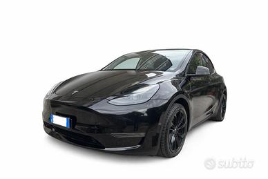 Tesla model Y dual motor long range nera