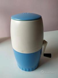 Tritaghiaccio OMI a manovella, vintage