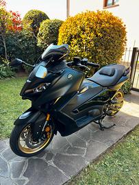 Yamaha T-Max 560 Tech Akrapovic